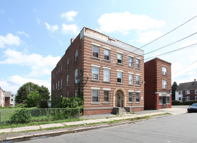 189 Oak St in New Britain, CT - Building Photo - Building Photo