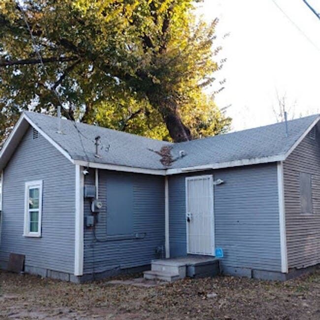 property at 4 SE 27th St