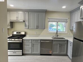 162 Riverside Dr in Bay Point, CA - Building Photo - Building Photo