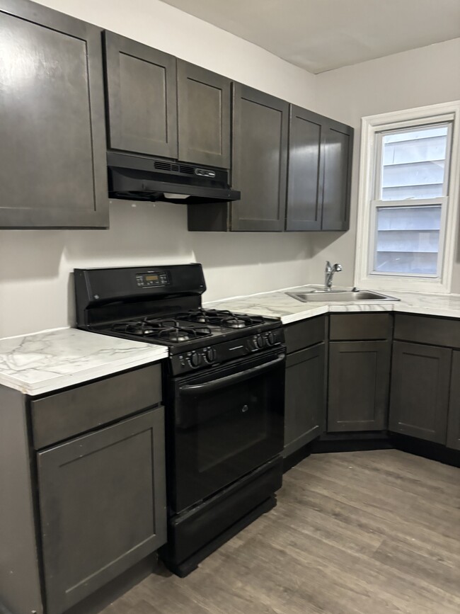 111 S 12th St, Unit 1 in Newark, NJ - Building Photo - Building Photo