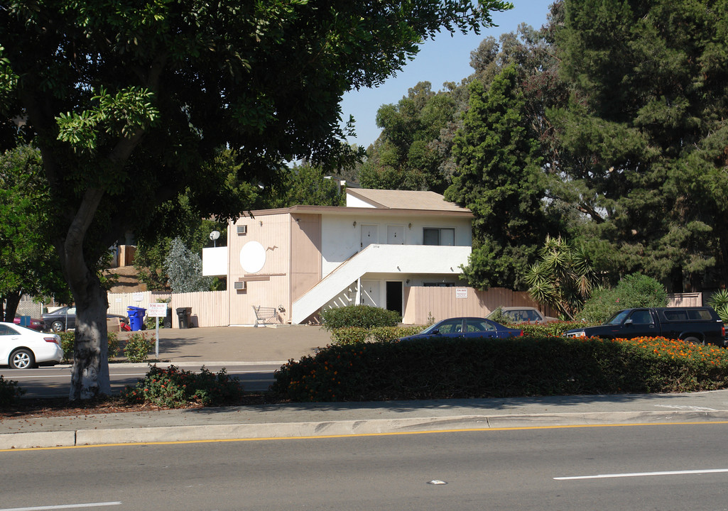 5754 University Ave in San Diego, CA - Building Photo