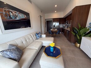 1851 Fillmore St, Unit B in Hollywood, FL - Foto de edificio - Building Photo