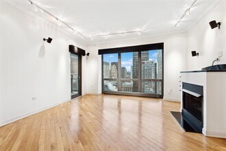 130 N Garland Ct in Chicago, IL - Foto de edificio - Building Photo