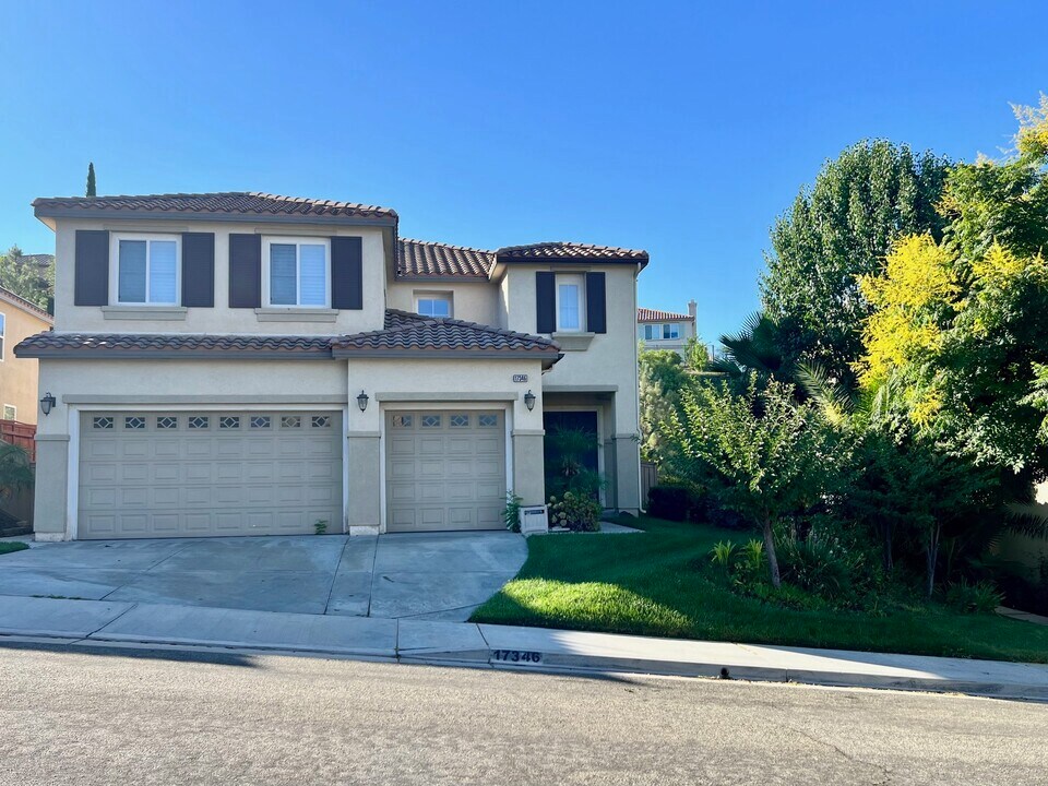 17346 Sierra Sunrise Ln in Santa Clarita, CA - Building Photo