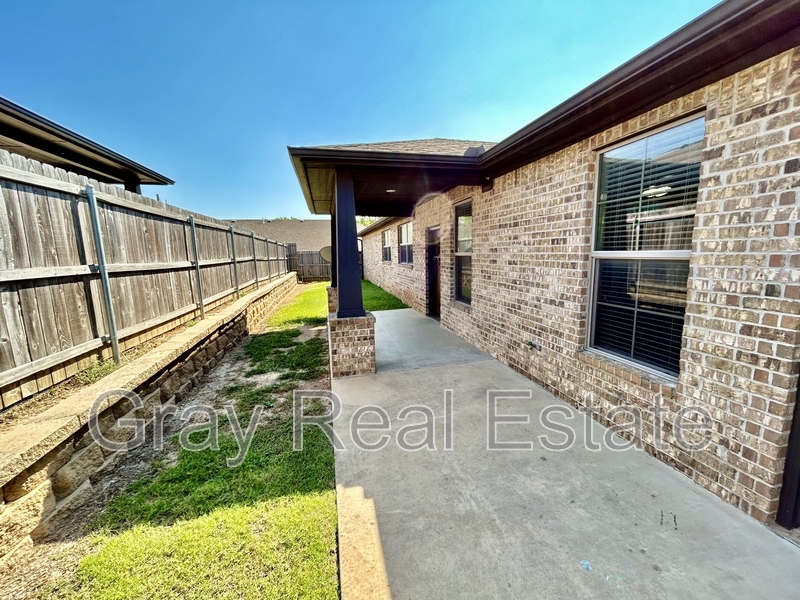 1405 N Monte Vista St in Ada, OK - Building Photo