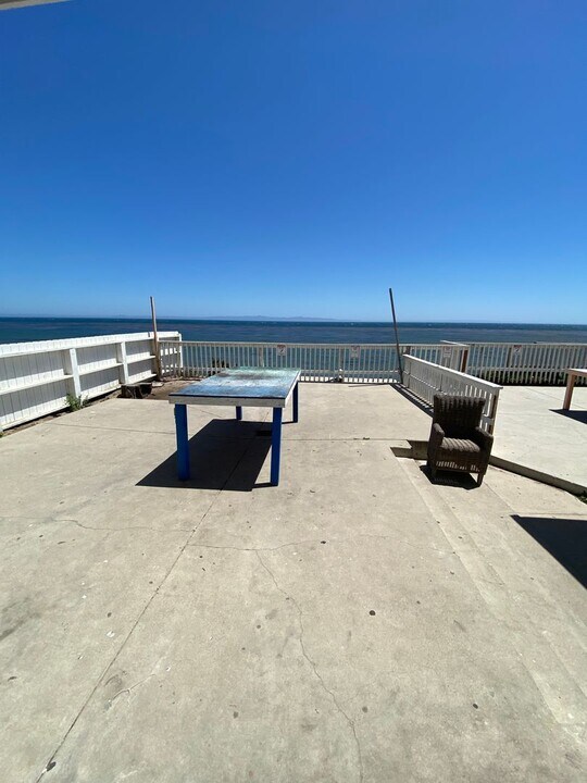 6669 Del Playa Dr in Goleta, CA - Building Photo