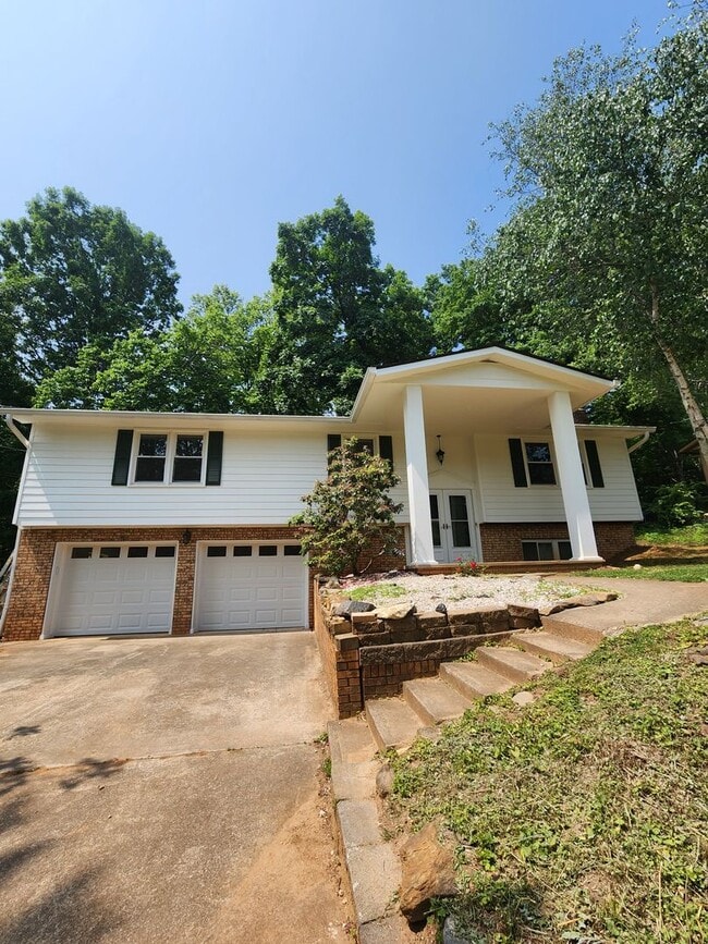 60 Wake Robin Way