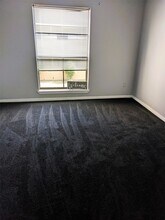 8421 Hearth Dr in Houston, TX - Foto de edificio - Building Photo