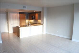 222 Karen Ave in Las Vegas, NV - Building Photo - Building Photo