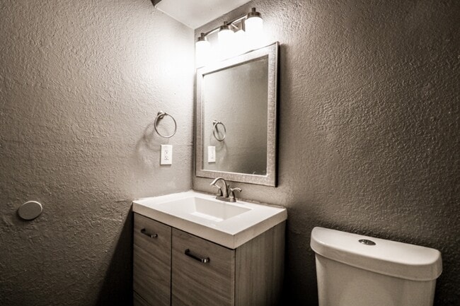 2301 Tern Cir in Austin, TX - Foto de edificio - Building Photo