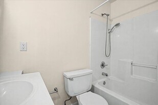 511 S 6th St in Camden, NJ - Building Photo