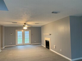 7022 Harpers Dr in Richmond, TX - Building Photo