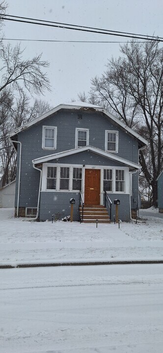 127 Edna Ave, Unit 127 1/2 in Neenah, WI - Building Photo