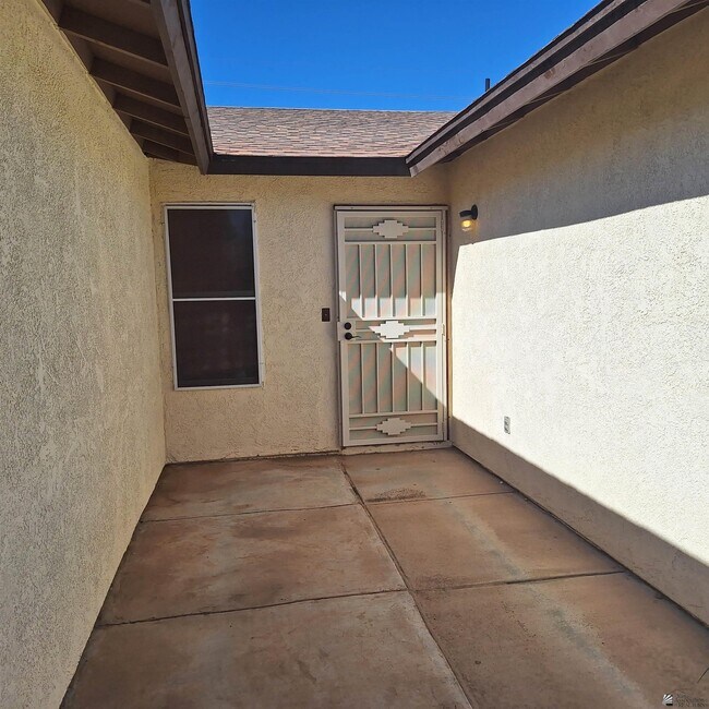 2542 S 32nd Ave in Yuma, AZ - Building Photo - Building Photo