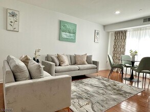 594 Jefferson Ave in Elizabeth, NJ - Building Photo - Building Photo