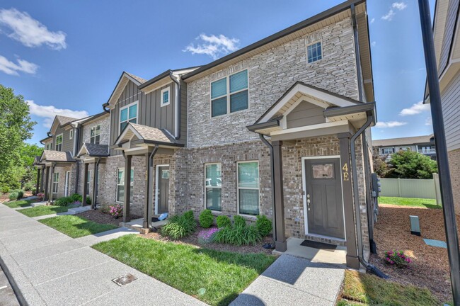 555 Gresham Ln in Murfreesboro, TN - Building Photo - Building Photo