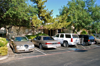 Oak Park in Dallas, TX - Foto de edificio - Building Photo