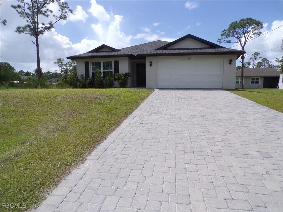 3303 Irma St in North Port, FL - Building Photo