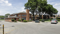 Plymouth Apartments in Milwaukee, WI - Foto de edificio - Building Photo