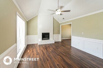 5833 S Newberry Ln in Memphis, TN - Foto de edificio - Building Photo