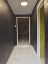 76 NE 170th St in North Miami Beach, FL - Building Photo - Building Photo