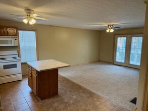 1616 Spring Valley Dr in Huntington, WV - Foto de edificio - Building Photo