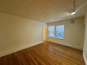 31 College Ave, Unit 4 in Somerville, MA - Foto de edificio - Building Photo