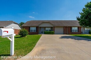 2213 W Wellington St