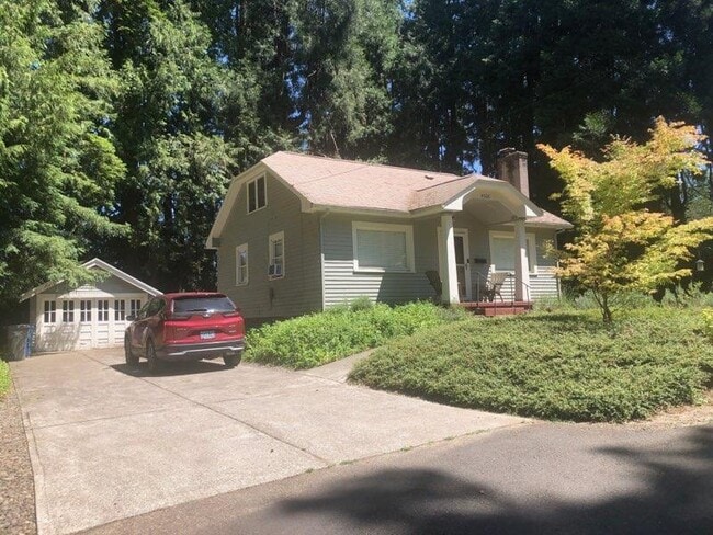 8528 SW 35th Ave in Portland, OR - Building Photo - Building Photo