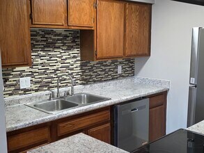 1325 N Meridian Ave in Wichita, KS - Foto de edificio - Building Photo