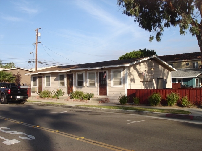 201 Pecan Ave in Huntington Beach, CA - Foto de edificio