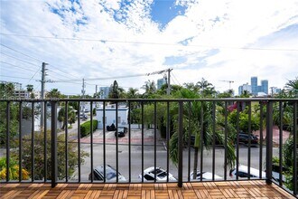 6960 Rue Vendome in Miami, FL - Foto de edificio - Building Photo