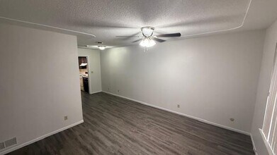 461 W Shaw Ave in Fresno, CA - Building Photo - Building Photo