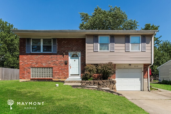 property at 939 Harrogate Ct