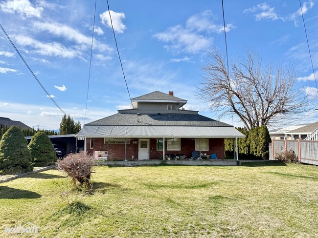 property at 216 S 49th St