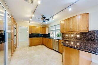 11125 SW 73rd Ct in Pinecrest, FL - Building Photo - Building Photo