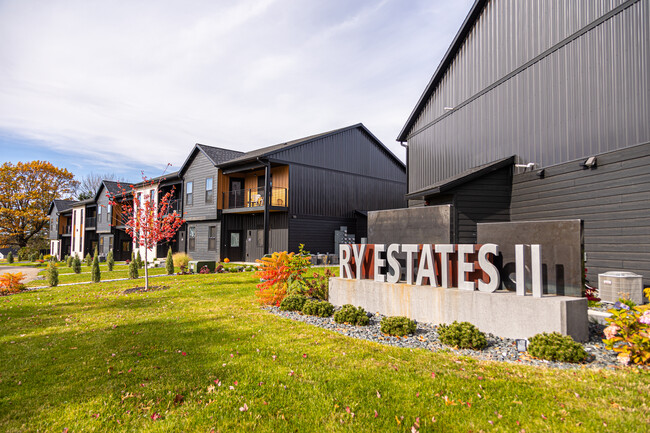 1152 N Hillcrest Pky, Unit 206 in Altoona, WI - Foto de edificio - Building Photo