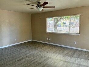 3941 53rd St in Sacramento, CA - Foto de edificio - Building Photo