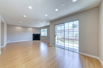 604 W Wilson Ave, Unit 2111 in Glendale, CA - Foto de edificio - Building Photo