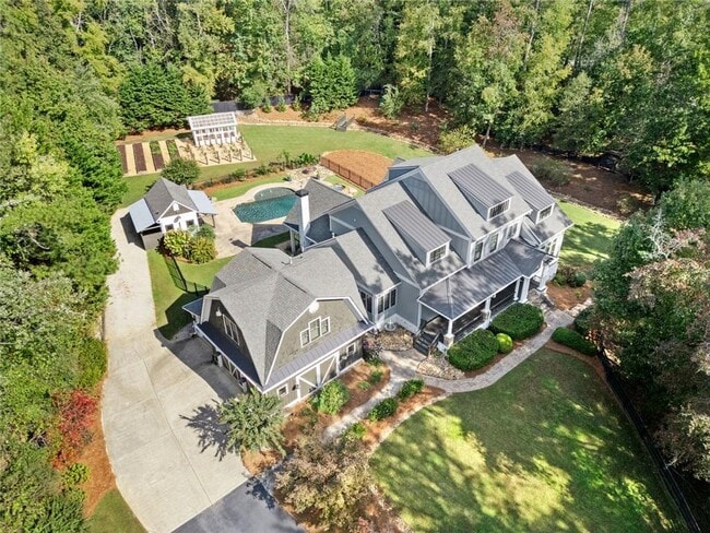 property at 390 Hembree Rd
