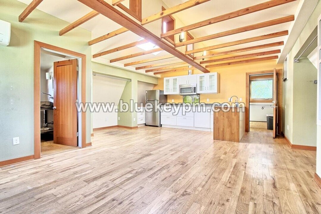 706 W 17th St in Vancouver, WA - Foto de edificio