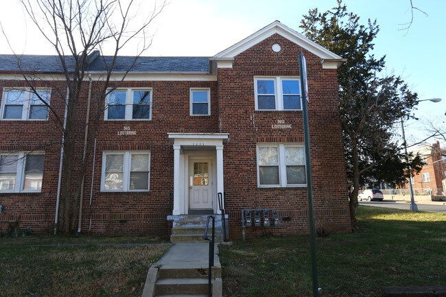 1901 M St NE