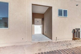 2112 Coal Ave SE-Unit -2112 unit B in Albuquerque, NM - Building Photo - Building Photo