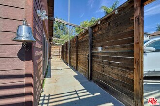 1609 E Hillcrest Dr in Thousand Oaks, CA - Building Photo - Building Photo