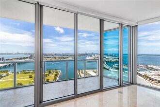 888 Biscayne Blvd, Unit 40 in Miami, FL - Foto de edificio - Building Photo