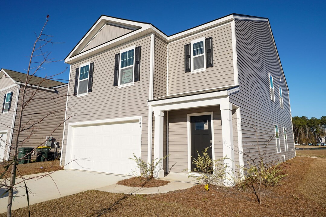 102 Painted Lady Loop in Bloomingdale, GA - Building Photo