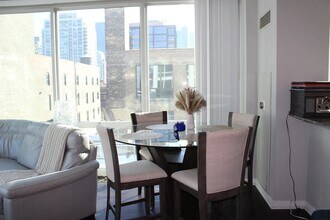 757 N Orleans St, Unit 706 in Chicago, IL - Building Photo - Building Photo