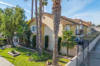 Spring Lake Apartments in Anaheim, CA - Building Photo - Primary Photo