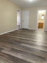 2466 S Holland Ave in Springfield, MO - Foto de edificio - Building Photo