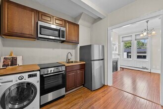 895 Montgomery St in Jersey City, NJ - Building Photo - Building Photo